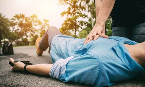 Formation SST à Nîmes, pratique la CPR chez Phalanx Formation